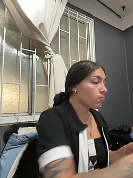 Alyha Cortes online show from 02/04/26, 01:17