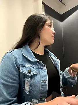 Alyha Cortes online show from 11/22/25, 03:38