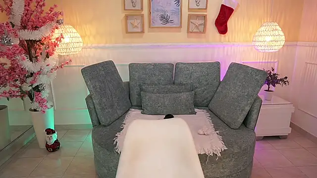 LoonaNyx online show from 12/17/25, 11:37