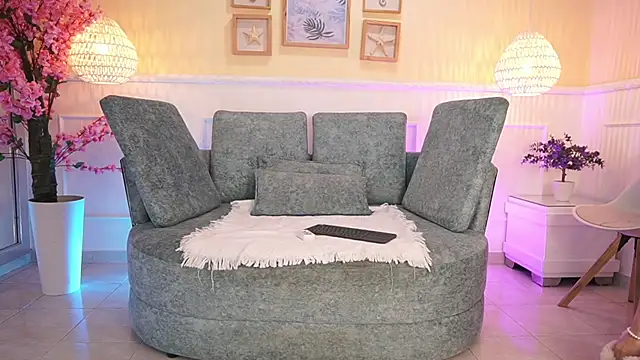 LoonaNyx online show from 11/21/25, 11:42