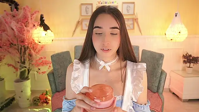 LoonaNyx online show from 10/31/25, 11:51