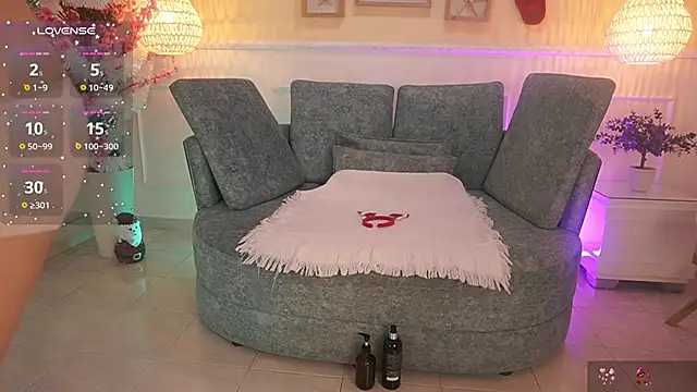 LoonaNyx online show from 12/18/25, 11:36