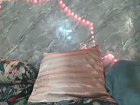 ZARIA-VIXEN online show from 12/02/25, 11:45