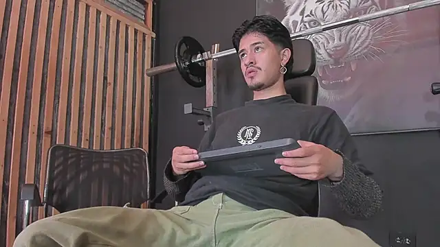 DimitriDeluxe online show from 11/04/25, 07:39