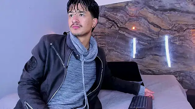 Snapshot of DimitriDeluxe chatting on 09/15/25, 12:05 DimitriDeluxe online show from 09/15/25, 12:05