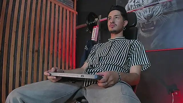 DimitriDeluxe online show from 11/08/25, 07:50