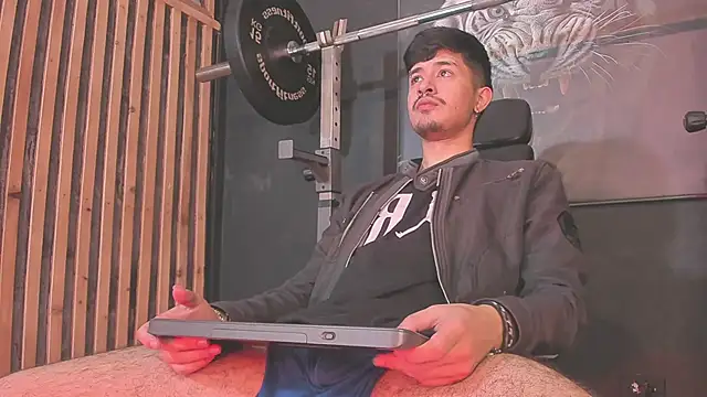 DimitriDeluxe online show from 01/08/26, 07:53