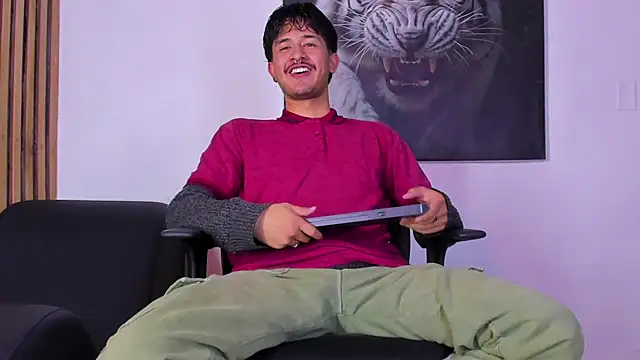 Snapshot of DimitriDeluxe chatting on 09/16/25, 07:48 DimitriDeluxe online show from 09/16/25, 07:48