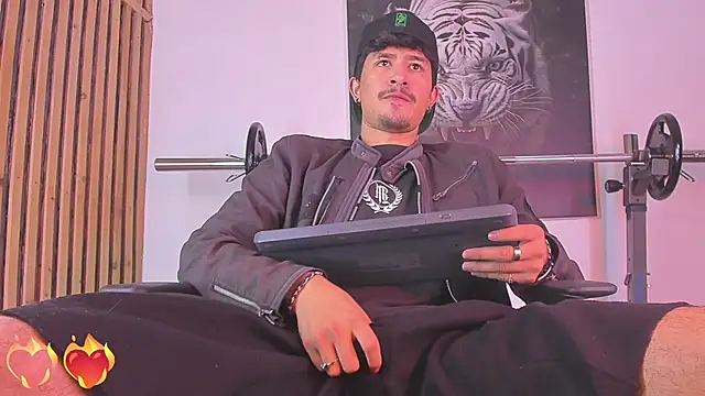 DimitriDeluxe online show from 10/22/25, 07:24