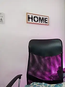 kim7  online show from 12/16/25, 02:21