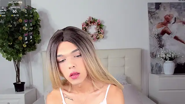 MadonnaRossi online show from 04/17/26, 10:34