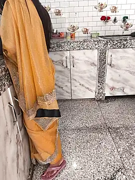 Snapshot of Shalu_G chatting on 10/03/25, 06:48 Shalu G online show from 10/03/25, 06:48