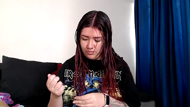 Snapshot of evilheart_69 chatting on 11/20/25, 02:40 evilheart 69 online show from 11/20/25, 02:40