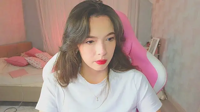 Snapshot of yuna_sunshy chatting on 10/16/25, 11:46 yuna sunshy online show from 10/16/25, 11:46