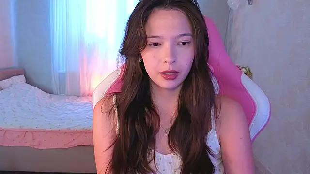 Snapshot of yuna_sunshy chatting on 06/20/26, 01:21 yuna sunshy online show from 06/20/26, 01:21