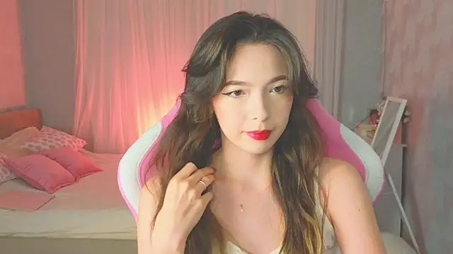 Snapshot of yuna_sunshy chatting on 10/22/25, 11:25 yuna sunshy online show from 10/22/25, 11:25