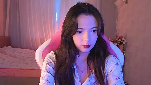Snapshot of yuna_sunshy chatting on 04/21/26, 02:47 yuna sunshy online show from 04/21/26, 02:47