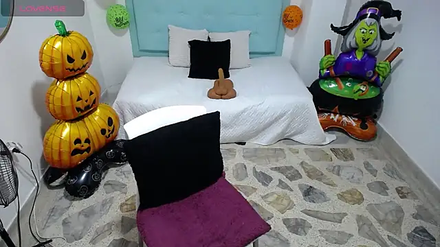 Snapshot of michel_rous_ chatting on 10/25/25, 01:56 michel rous online show from 10/25/25, 01:56