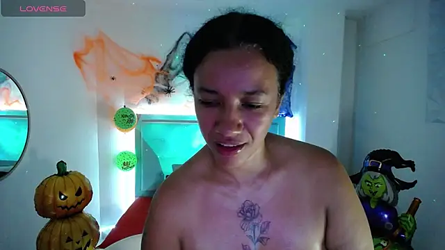 Snapshot of michel_rous_ chatting on 10/31/25, 01:24 michel rous online show from 10/31/25, 01:24