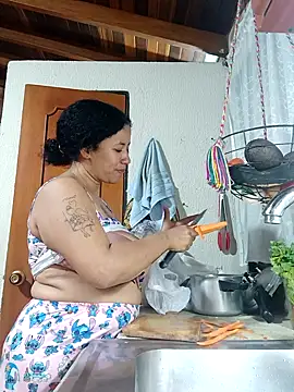 Snapshot of michel_rous_ chatting on 10/28/25, 01:06 michel rous online show from 10/28/25, 01:06