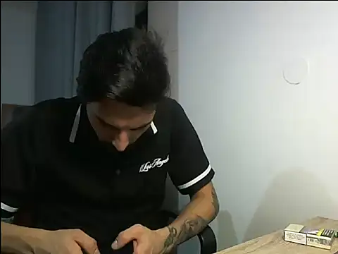 Snapshot of Alexgrc13 chatting on 10/14/25, 06:19 Alexgrc13 online show from 10/14/25, 06:19