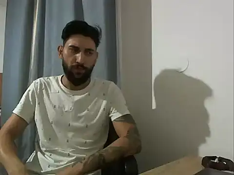 Snapshot of Alexgrc13 chatting on 10/04/25, 06:15 Alexgrc13 online show from 10/04/25, 06:15