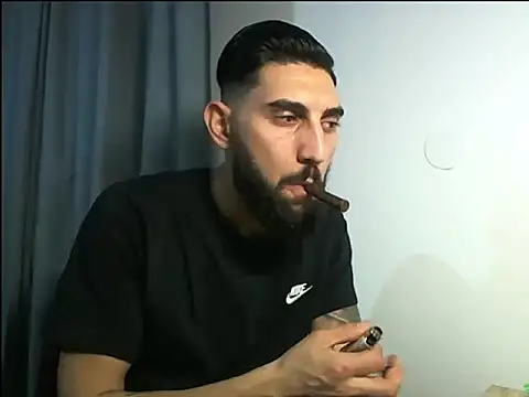 Snapshot of Alexgrc13 chatting on 10/13/25, 01:45 Alexgrc13 online show from 10/13/25, 01:45