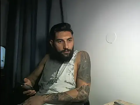 Snapshot of Alexgrc13 chatting on 10/08/25, 09:33 Alexgrc13 online show from 10/08/25, 09:33