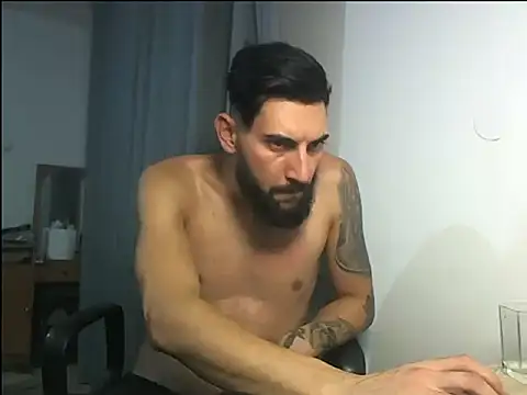 Snapshot of Alexgrc13 chatting on 10/15/25, 08:39 Alexgrc13 online show from 10/15/25, 08:39