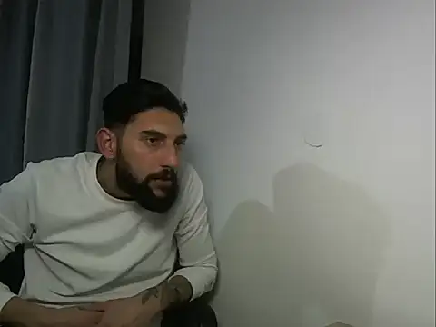 Snapshot of Alexgrc13 chatting on 10/07/25, 04:41 Alexgrc13 online show from 10/07/25, 04:41