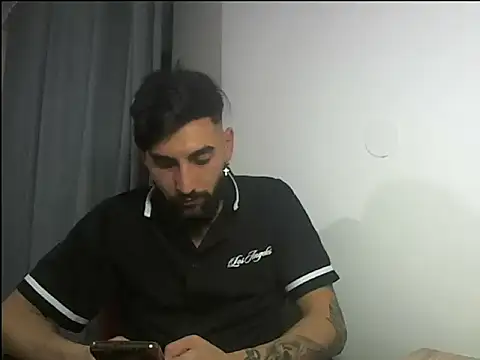 Snapshot of Alexgrc13 chatting on 10/18/25, 06:54 Alexgrc13 online show from 10/18/25, 06:54