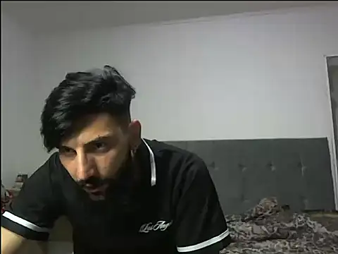 Snapshot of Alexgrc13 chatting on 11/30/25, 02:29 Alexgrc13 online show from 11/30/25, 02:29