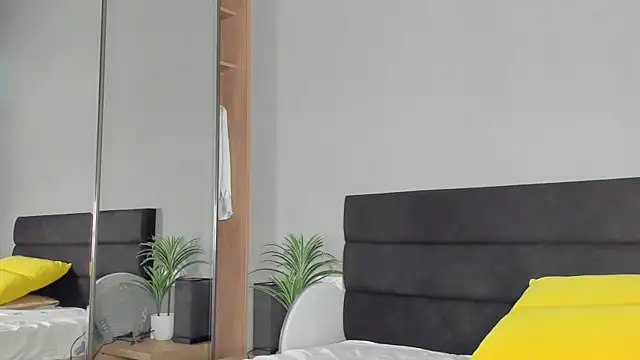 Forever Smiler online show from 11/18/25, 09:56