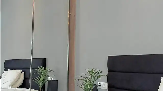 Forever Smiler online show from 10/14/25, 09:10