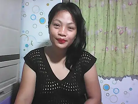 Snapshot of HottyElle chatting on 04/24/26, 03:47 HottyElle online show from 04/24/26, 03:47