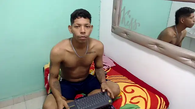 Snapshot of kloe_matias chatting on 09/14/25, 01:50 kloe matias online show from 09/14/25, 01:50