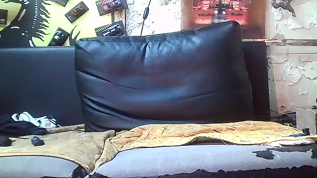 Snapshot of lovehairymature90 chatting on 11/28/25, 01:00 lovehairymature90 online show from 11/28/25, 01:00