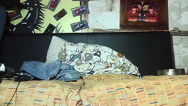 Snapshot of lovehairymature90 chatting on 11/12/25, 04:11 lovehairymature90 online show from 11/12/25, 04:11