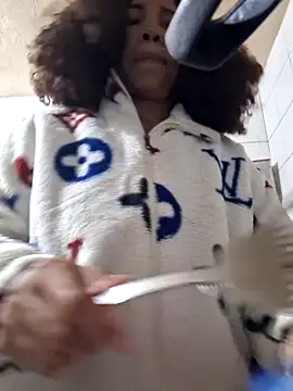 madelene online show from 04/01/26, 01:51