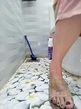 Lyanh13 online show from 02/04/26, 11:11