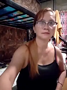 Snapshot of SexyHottMom chatting on 06/04/26, 09:41 SexyHottMom online show from 06/04/26, 09:41