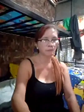 Snapshot of SexyHottMom chatting on 04/13/26, 04:05 SexyHottMom online show from 04/13/26, 04:05