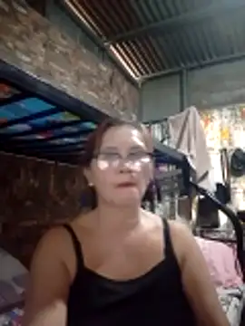Snapshot of SexyHottMom chatting on 04/24/26, 12:34 SexyHottMom online show from 04/24/26, 12:34