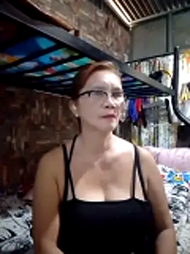 Snapshot of SexyHottMom chatting on 05/07/26, 02:16 SexyHottMom online show from 05/07/26, 02:16