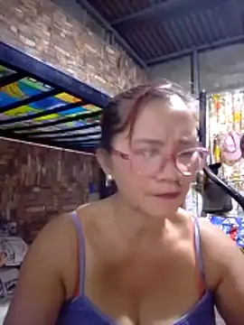 Snapshot of SexyHottMom chatting on 03/23/26, 01:44 SexyHottMom online show from 03/23/26, 01:44