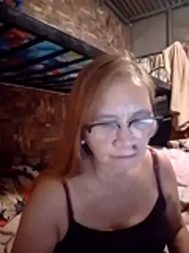 Snapshot of SexyHottMom chatting on 06/27/26, 12:22 SexyHottMom online show from 06/27/26, 12:22
