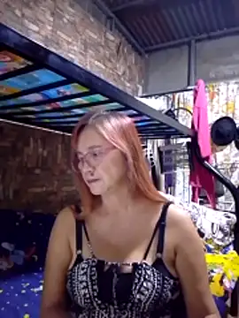 Snapshot of SexyHottMom chatting on 04/01/26, 01:01 SexyHottMom online show from 04/01/26, 01:01