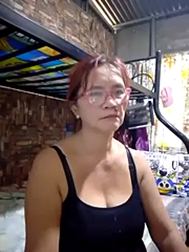 Snapshot of SexyHottMom chatting on 03/14/26, 04:07 SexyHottMom online show from 03/14/26, 04:07