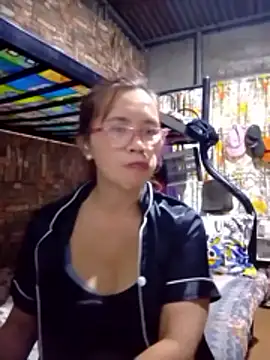 Snapshot of SexyHottMom chatting on 03/21/26, 09:08 SexyHottMom online show from 03/21/26, 09:08