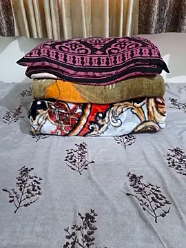 Queen Nora online show from 04/05/26, 01:07